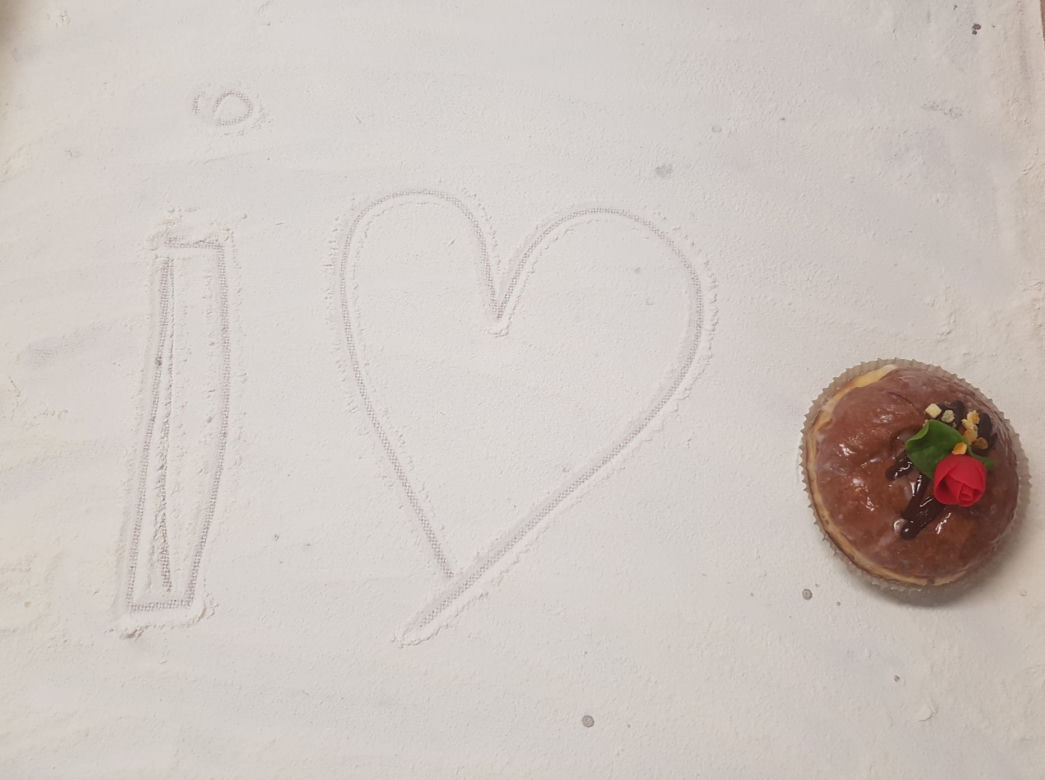 Takie pączki powstają w rzeszowskiej cukierni [ZDJĘCIA]