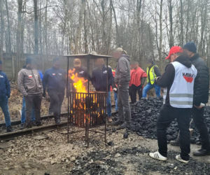 Górnicy na torach. Blokada wysyłki węgla i kiełbasa od Agrounii
