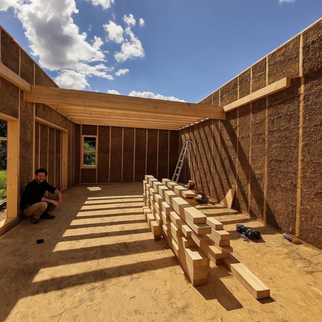 Dom z prefabrykatów drewniano-słomianych