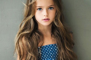 Kristina Pimenova ma 8 lat i twarz anioła. Zobacz, jak wygląda następczyni Kate Moss [ZDJĘCIA]