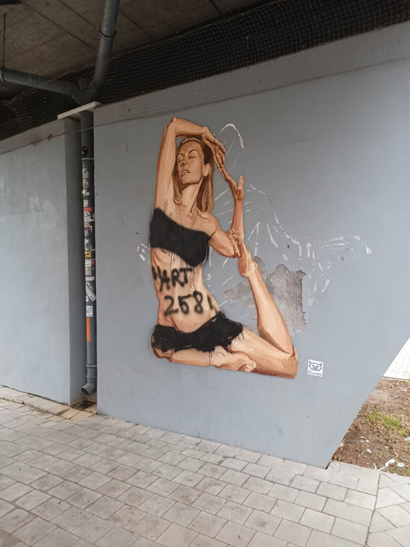 Dalej uprawia jogę na miasteczku akademickim w Lublinie, ale już nie jest naga. Ktoś zniszczył street art