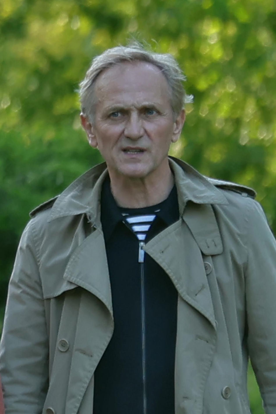 Andrzej Chyra smyra i całuje