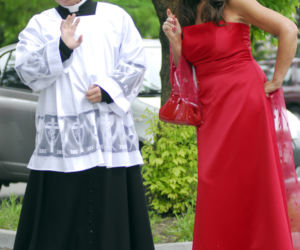 M jak miłość. Simone (Agnieszka Fitkau-Perepeczko), ksiądz (Maciej Damięcki)