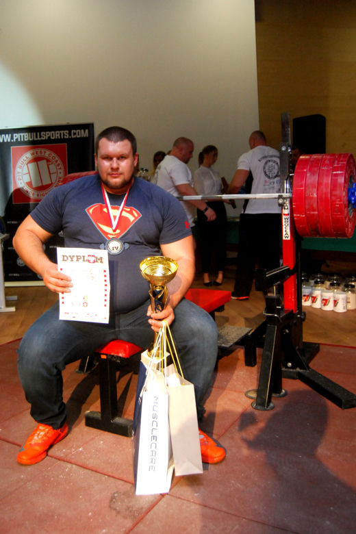 Szczeciński policjant wycisnął 190 kilogramów!