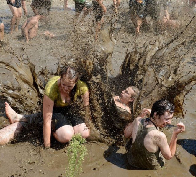 PRZYSTANEK WOODSTOCK 2012: W Kostrzynie BAWI SIĘ 350 TYSIĘCY ludzi