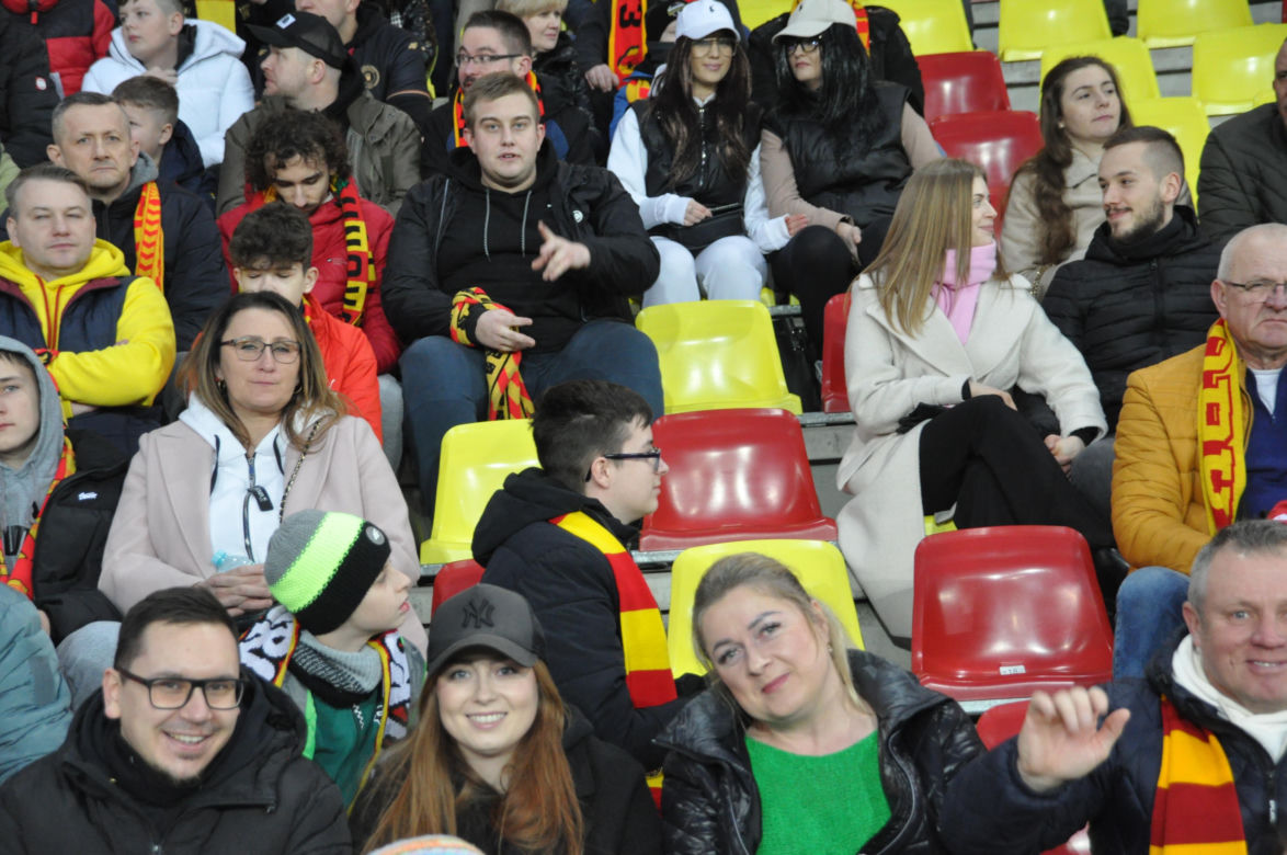 Korona Kielce - Legia Warszawa. Zdjęcia kibiców na Suzuki Arenie