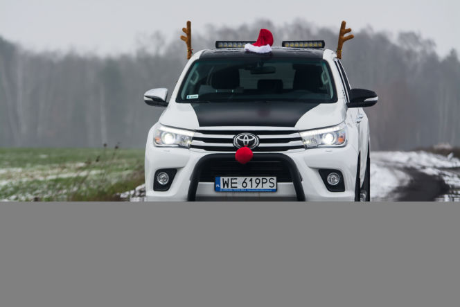 Toyota Hilux Selection 2.4 D-4D 4x4 - pomocnik Świętego Mikołaja