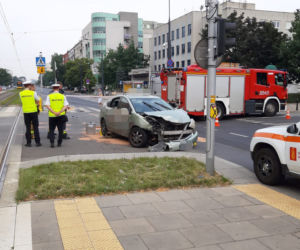 Pijany taksówkarz wiózł kobietę i dziecko