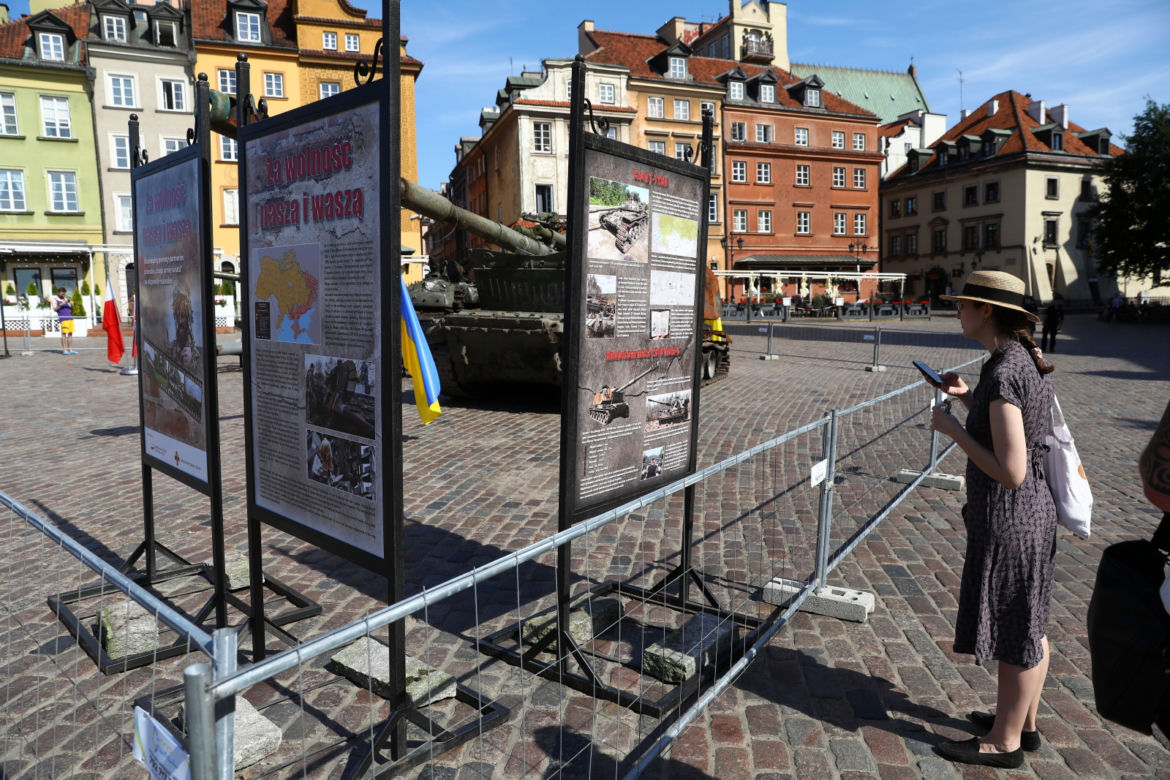 Wraki rosyjskich czołgów na pl. Zamkowym