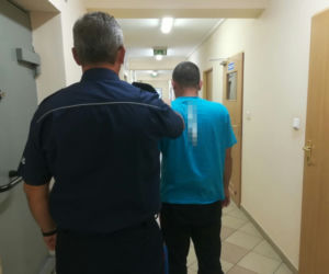 Pościg za skuterem w Nieporęcie: Kierowca pijany, pasażer poszukiwany!