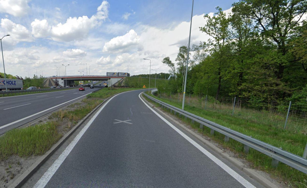 Zakręt mistrzów w Katowicach, zjazd z DK86 na autostradę A4