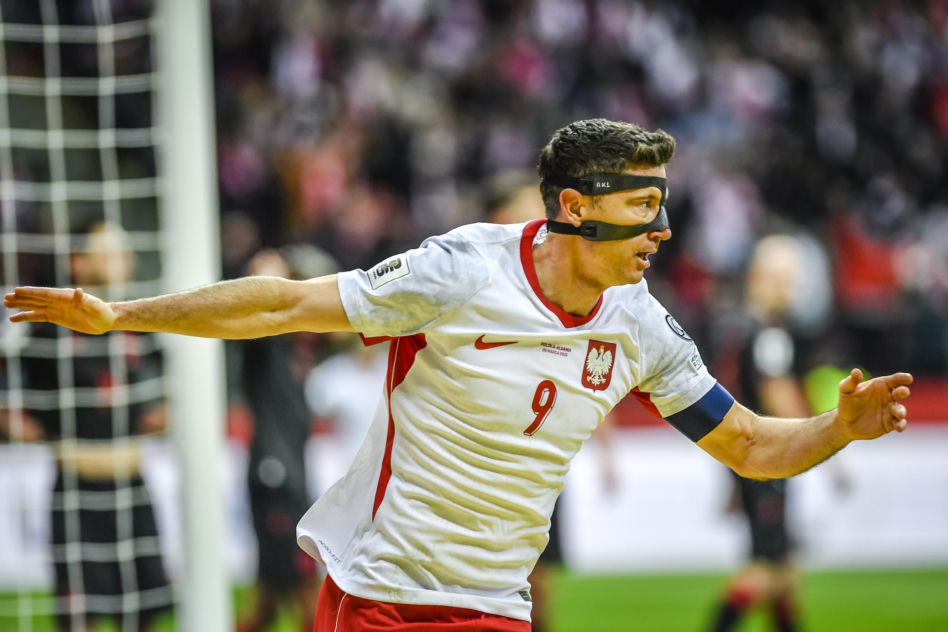 Robert Lewandowski w czarnej masce