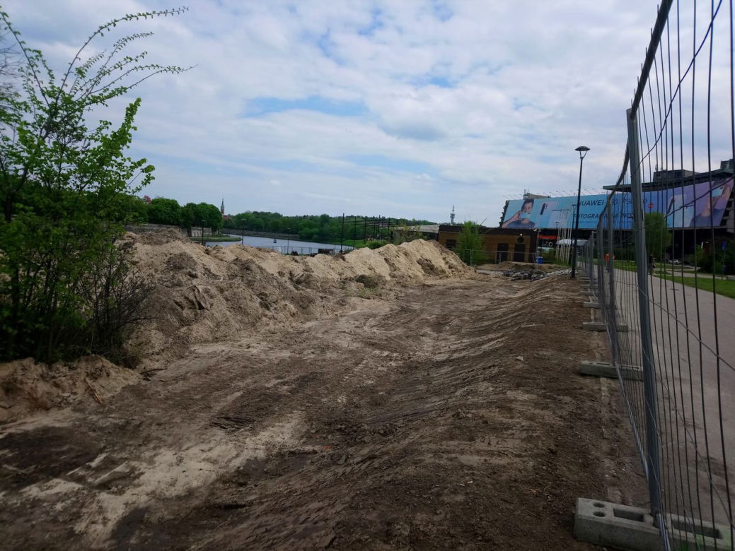 Kraków: Plaża przy Forum znika bezpowrotnie