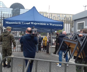  Gigantyczna kolejka do szczepień bez rejestracji. Plac Bankowy. 