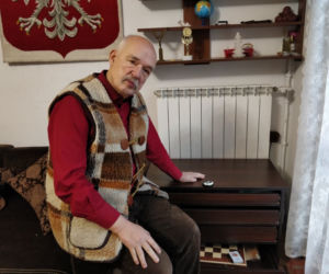 Korwin-Mikke sam zrobił szafkę