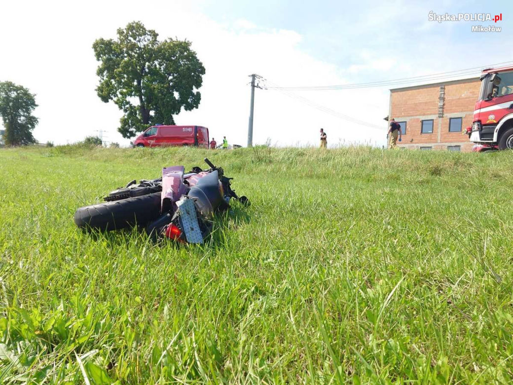 Nie żyje motocyklista. Zderzył się z samochodem osobowym na wysokości Wyr