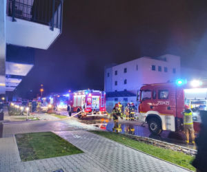Ogromna akcja straży, pożar w podziemnym garażu na Woli