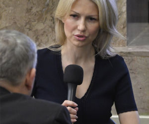 Twarz Magdaleny Ogórek z bliska