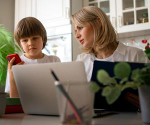 Home office z dzieckiem. Zwykły minutnik może pomóc wyznaczyć granice