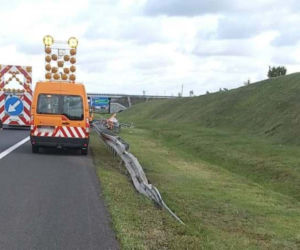 Wypadek na autostradzie A1 w Warlubiu! Bus uderzył w barierki ochronne