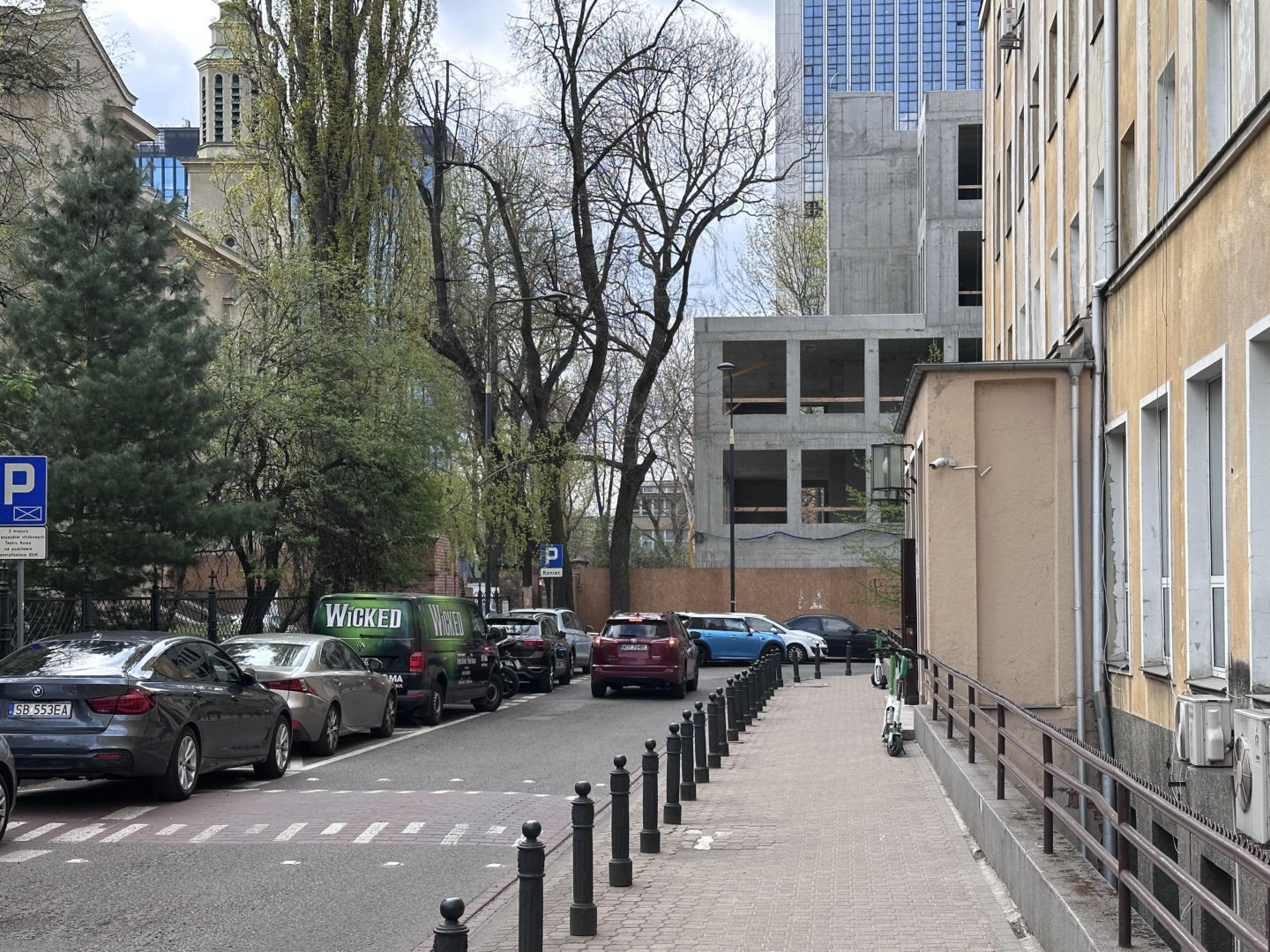 Plebania na zlikwidowanym cmentarzu Świętokrzyski w Warszawie