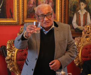 Don Vasyl ma problemy z alkoholem 
