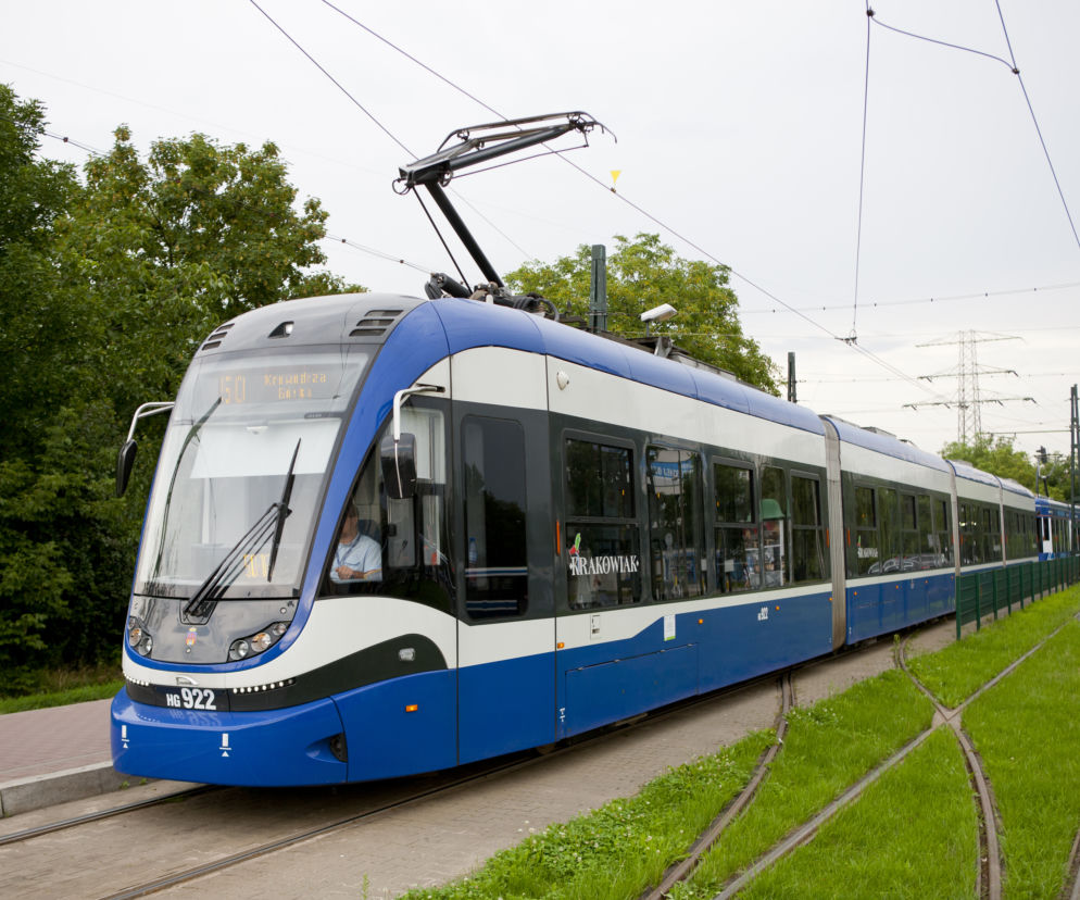 Kraków: Drastyczne cięcia. Wiemy, jak pojadą autobusy i tramwaje od września [NOWY ROZKŁAD]