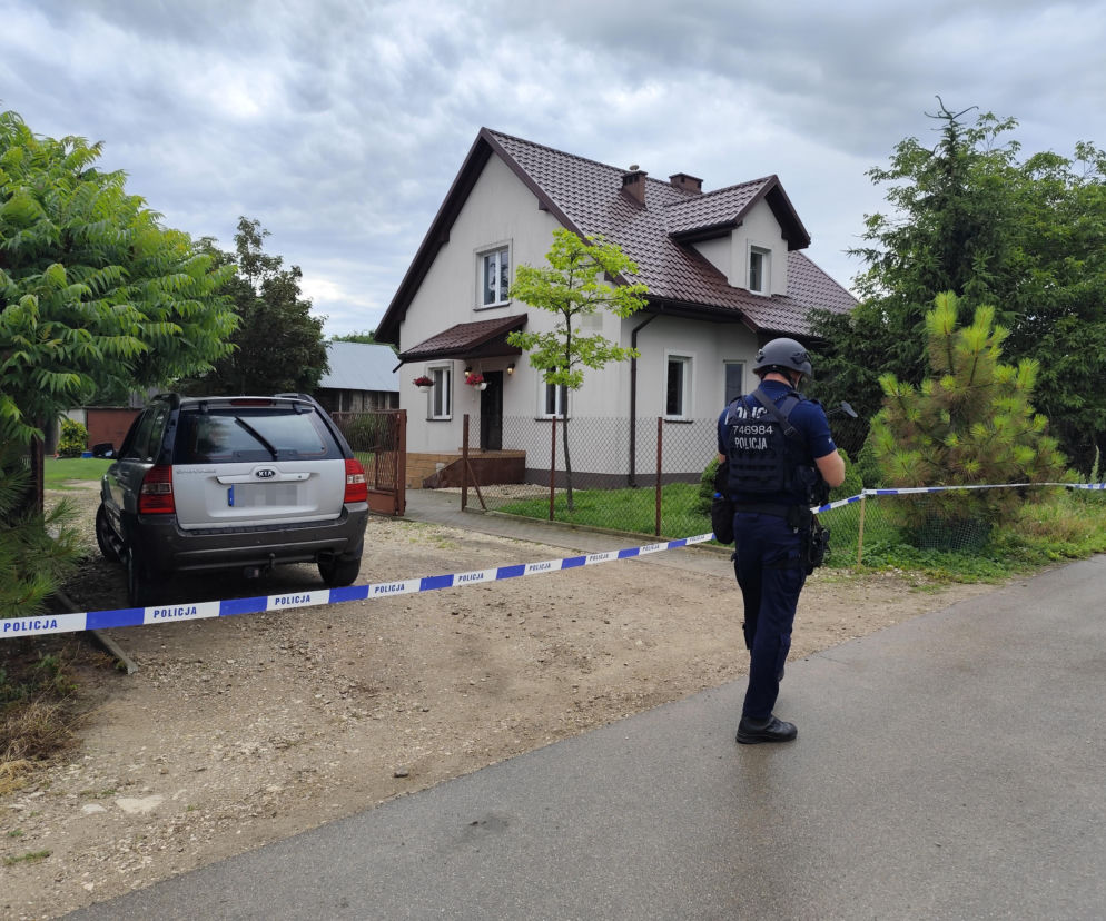 Emerytowany policjant zabił teścia i zranił teściową. Trwa obława na Dariusza R.