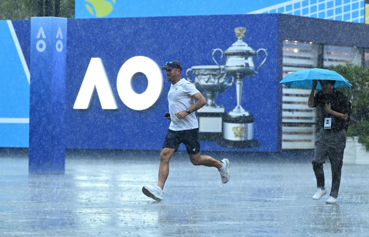Deszcz torpeduje pierwszy dzień Australian Open. Maja Chwalińska nie wyszła na kort