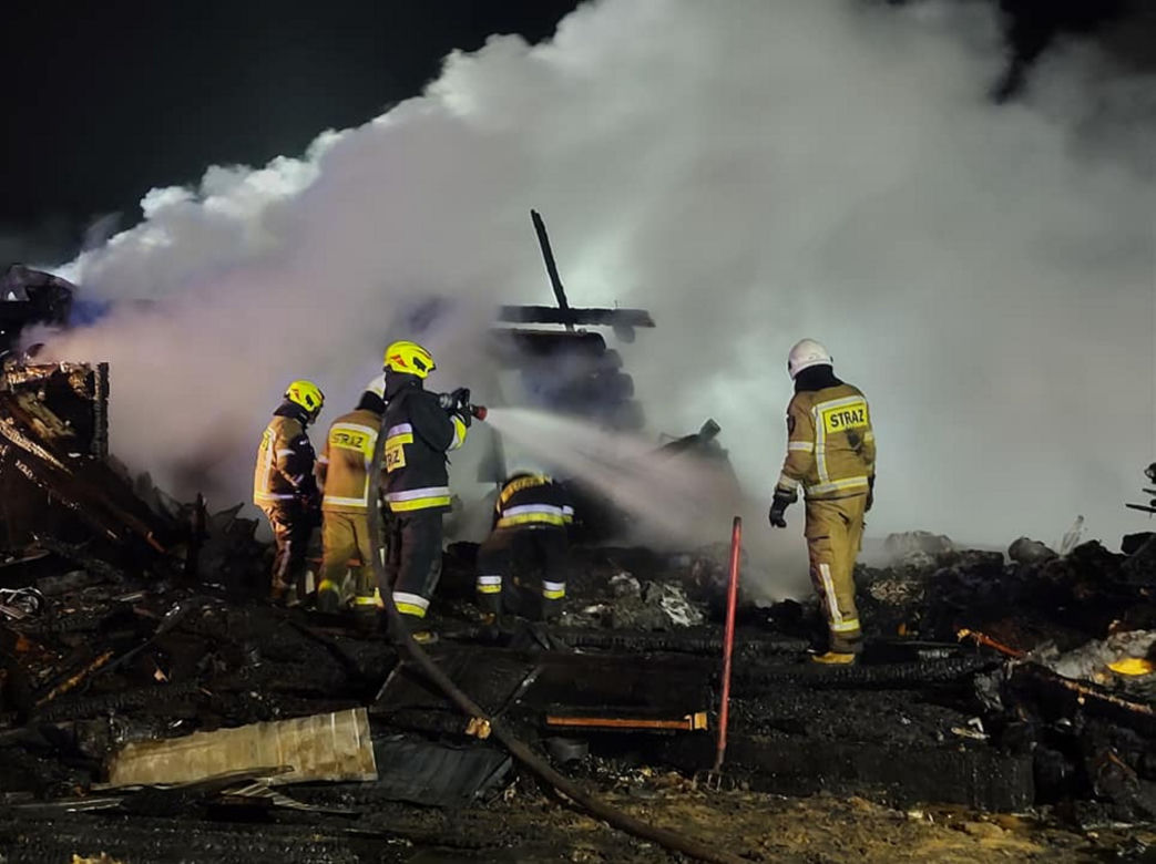 Tragedia pod Radomiem. Drewniany dom doszczętnie spłonął 