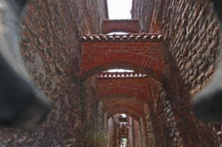 Najpiękniejsza uliczka w woj. warmińsko-mazurskim. Otwiera się tylko na kilka godzin