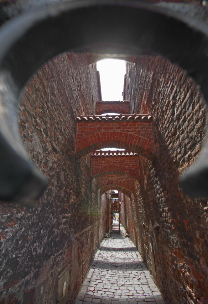 Najpiękniejsza uliczka w woj. warmińsko-mazurskim. Otwiera się tylko na kilka godzin