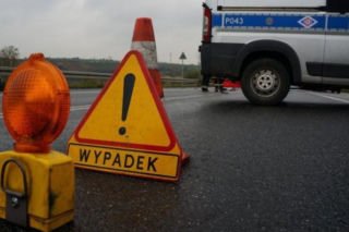 Wypadek na A4 w Chłopicach. Ciężarówka zjechała z jezdni. Kierowca był pijany?