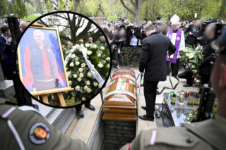 Pogrzeb Jacka Magiery. Załamany Robert Lewandowski z żałobnikami maszeruje w kondukcie na cmentarz