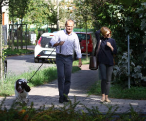 Tusk sprząta po psie