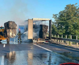 A4 zablokowana po pożarze ciężarówki. Jest wyznaczony objazd