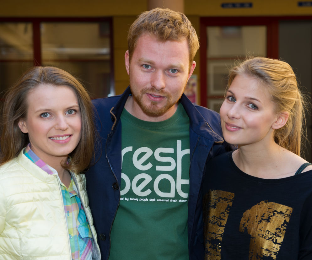 Na Wspólnej odc. 2149. Ola (Marta Wierzbicka) Łucja (Magdalena Łoś), Daniel (Michał Tomala)