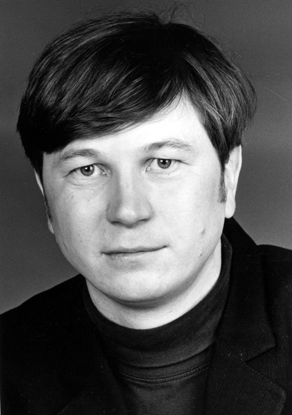 Piotr Cyrwus kiedyś i dziś. Tak przez lata zmieniał się aktor znany z roli Ryśka w "Klanie"