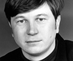 Piotr Cyrwus kiedyś i dziś. Tak przez lata zmieniał się aktor znany z roli Ryśka w Klanie