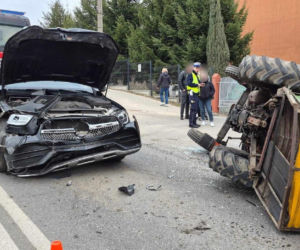 Zderzenie ciągnika rolniczego z Mercedesem w Starachowicach. 75-latek w szpitalu