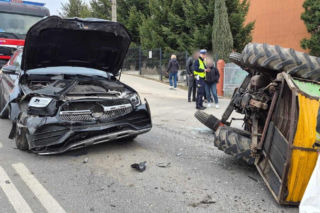 Zderzenie ciągnika rolniczego z Mercedesem w Starachowicach. 75-latek w szpitalu