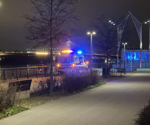 Unoszące się na wodzie ciało