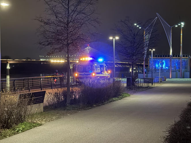 Unoszące się na wodzie ciało