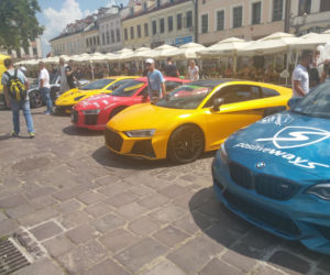 Najnowsze sportowe samochody na rzeszowskim Rynku