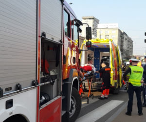  Poważny wypadek w centrum Warszawy! Piesza wpadła pod tramwaj