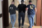 Próbował udusić ochroniarza przez czekoladę. Agresywny 67-latek w rękach policji