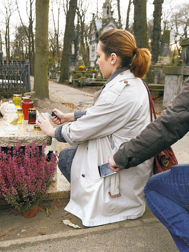 Kieszonkowcy grasują na cmentarzach
