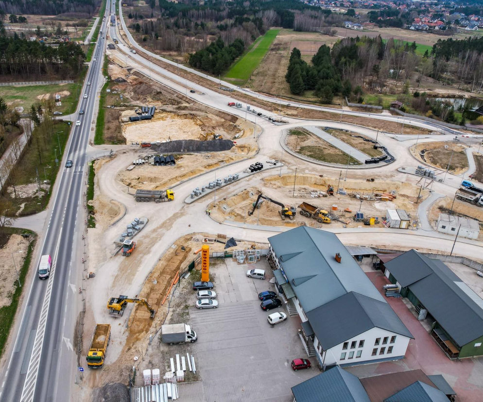 Nowe utrudnienia i ruch wahadłowy przy budowie obwodnicy Morawicy