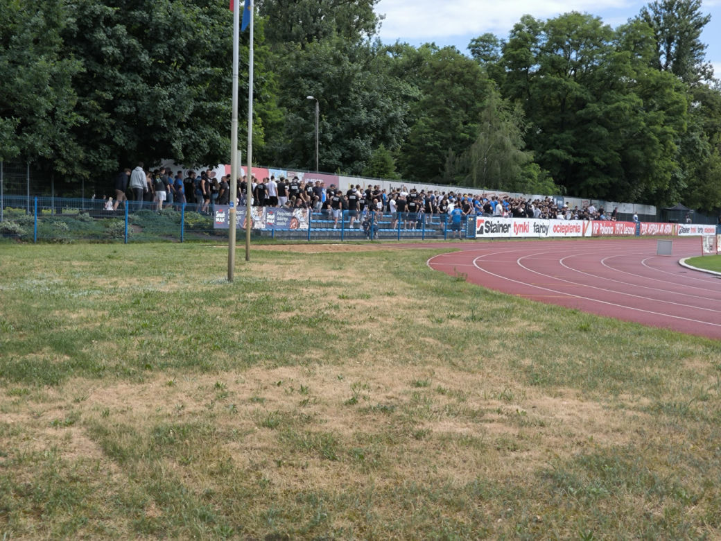 Kibice Kolejorza na meczu z Polonią Leszno