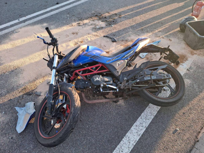 17-latek z gminy Kościan uderzył motorowerem w samochód. Doznał poważnych obrażeń